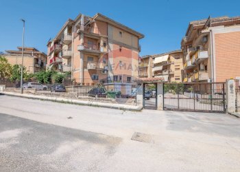 Edificio all\'aperto - Quadrilocale Via Angelo Alberghina
 
6, Caltagirone - foto 1