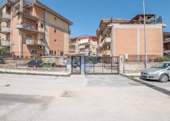 Edificio all\'aperto - Quadrilocale Via Angelo Alberghina
 
6, Caltagirone - foto 2