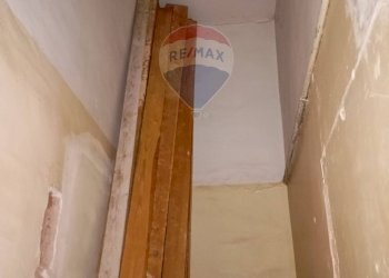 Scale - Bilocale Via Grassi
 
63, Catania - foto 7