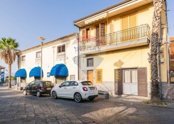 Edificio all\'aperto lato Via C. Colombo - Appartamento Via Cristoforo Colombo
 
14, Riposto - foto 2