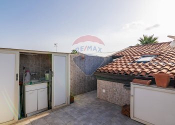 Terrazza 2° piano e lavanderia - Appartamento Via Cristoforo Colombo
 
14, Riposto - foto 19