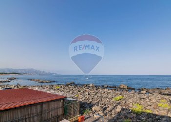 Vista dalla terrazza 2° piano - Appartamento Via Cristoforo Colombo
 
14, Riposto - foto 22