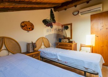 Seconda Camera da letto matrimoniale 2° piano - Appartamento Via Cristoforo Colombo
 
14, Riposto - foto 27