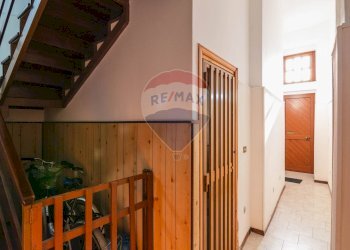 Portone d\'ingresso condominio con box bici - Appartamento Via Cristoforo Colombo
 
14, Riposto - foto 30