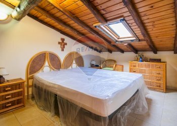 Prima Camera da letto matrimoniale 2° piano - Appartamento Via Cristoforo Colombo
 
14, Riposto - foto 25