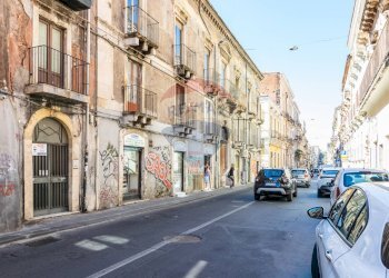 Edificio all\'aperto - Trilocale Via Antonino Di Sangiuliano
 
139, Catania - foto 51