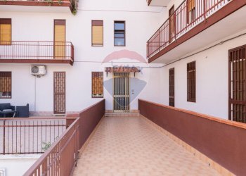 Terrazza - Trilocale Via Salvatore Quasimodo
 
7, Gravina di Catania - foto 5