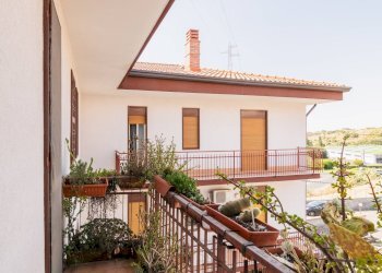 Balcone - Trilocale Via Salvatore Quasimodo
 
7, Gravina di Catania - foto 8