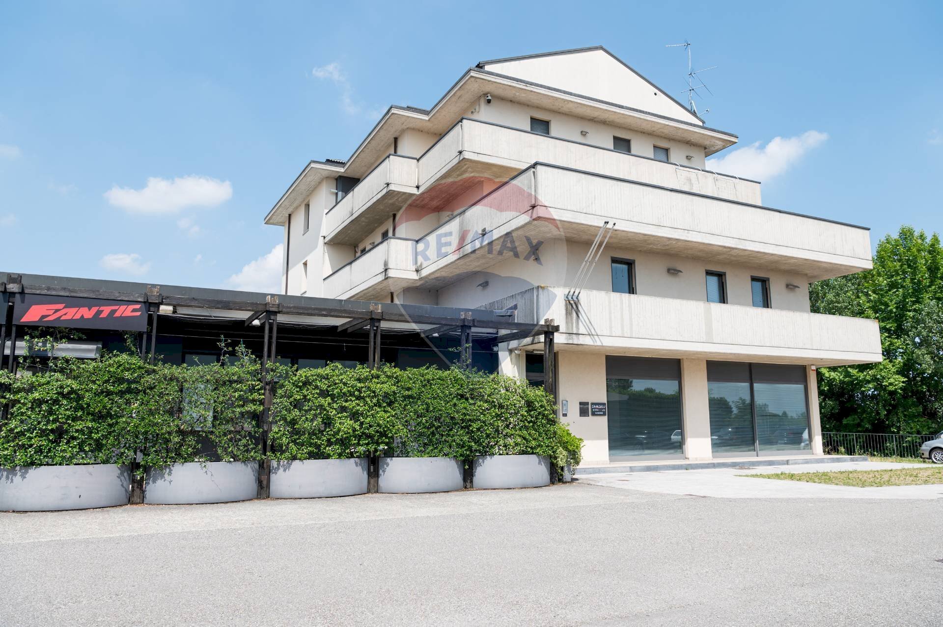 Edificio all\'aperto - Office via Provinciale
 
15, Lallio - photo 1