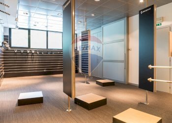 Ricezione / Lobby - Commercial Premises via Provinciale
 
15, Lallio - photo 15