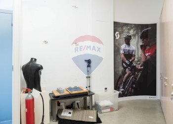 Hall / corridoio - Commercial Premises via Provinciale
 
15, Lallio - photo 20