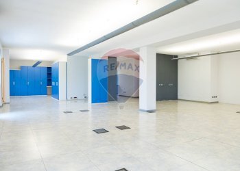 Stanza vuota - Locale Commerciale via Provinciale
15, Bergamo - foto 27