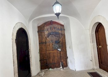 Hall / corridoio - Appartamento Via Stretta
60, Barrea - foto 42