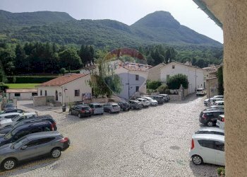 Vista delle montagne - Trilocale Via Nazionale
 
4, Civitella Alfedena - foto 12