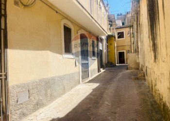 Edificio all\'aperto - Locale Commerciale Via A. Grana
 
62, Modica - foto 1