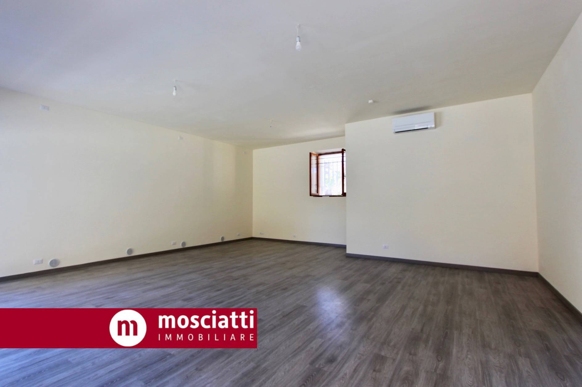 Foto 3 - Locale Commerciale Via Kennedy, Matelica - foto 3