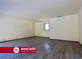 Foto 3 - Locale Commerciale Via Kennedy, Matelica - foto 3