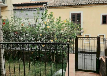 Foto 3 - Villa Via Alcaloro Petrone
 
16/B - 16/C, Viagrande - photo 3