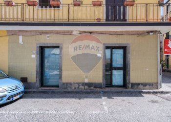 Edificio all\'aperto - Negozio Via Umberto
 
209, Maletto - foto 1