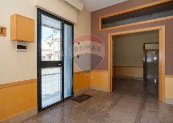 Ricezione / Lobby - Negozio Via Umberto
 
209, Maletto - foto 10