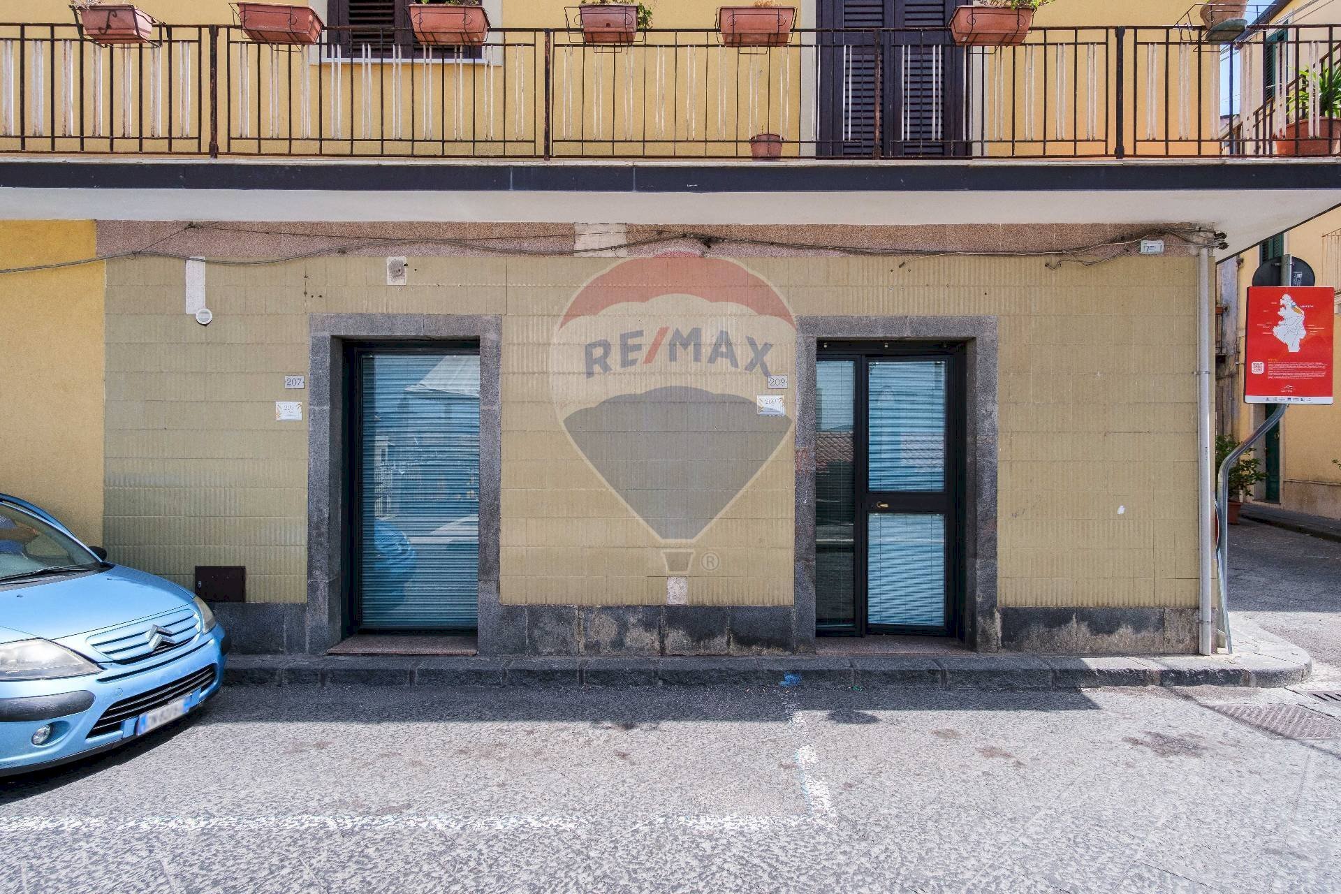 Edificio all\'aperto - Negozio Via Umberto
 
209, Maletto - foto 1