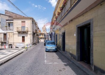 Edificio all\'aperto - Negozio Via Umberto
 
209, Maletto - foto 5