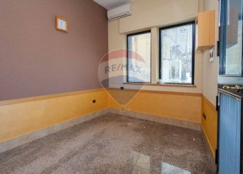 Stanza vuota - Negozio Via Umberto
 
209, Maletto - foto 8