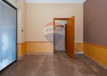 Stanza vuota - Negozio Via Umberto
 
209, Maletto - foto 11