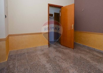 Stanza vuota - Negozio Via Umberto
 
209, Maletto - foto 12