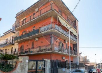 Edificio all\'aperto - Trilocale via Sardegna
 
29, Misterbianco - foto 26