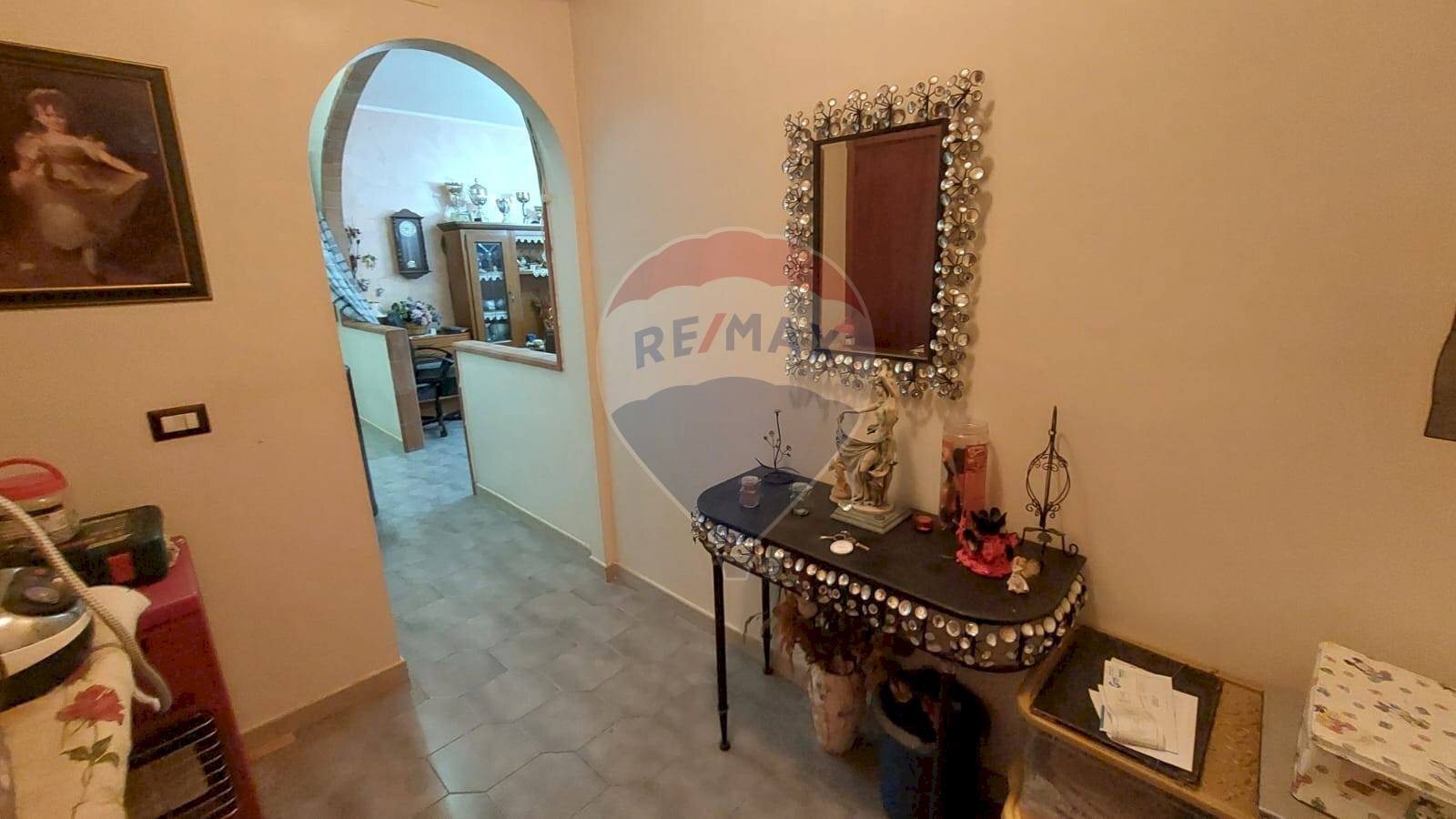 Hall / corridoio - Four-room apartment via Umberto 1
159, Gaggi - photo 3