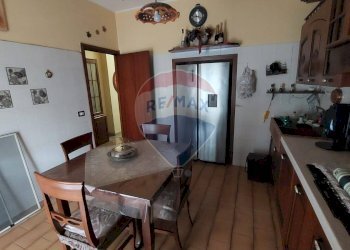 Sala da pranzo - Quadrilocale via Umberto 1
 
159, Gaggi - foto 17