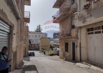 Edificio all\'aperto - Casa indipendente Via Alessandro Manzoni
 
10, Mirabella Imbaccari - foto 3