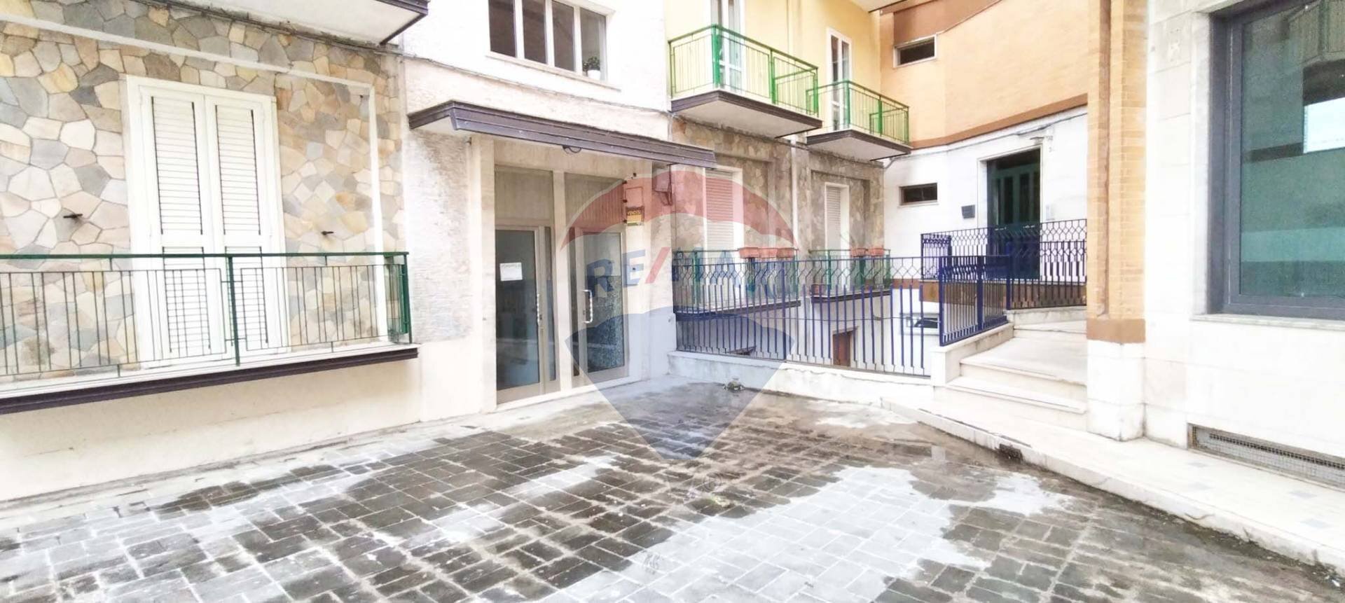 Terrazza - Four-room apartment Piazza Guglielmo Marconi
4, Monte Sant'Angelo - photo 2