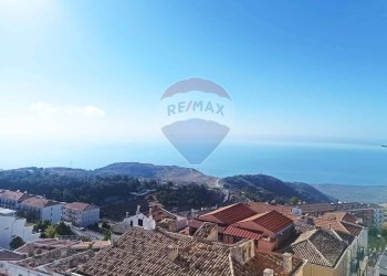 Edificio all\'aperto - Quadrilocale Piazza Guglielmo Marconi
 
4, Monte Sant'Angelo - foto 8