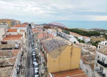 Edificio all\'aperto - Quadrilocale Piazza Guglielmo Marconi
 
4, Monte Sant'Angelo - foto 9