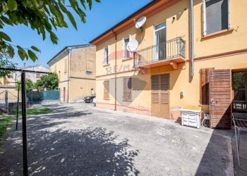 Edificio all\'aperto - Quadrilocale via Mazzini
 
10, Dosolo - foto 1