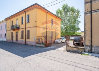 Edificio all\'aperto - Quadrilocale via Mazzini
 
10, Dosolo - foto 2