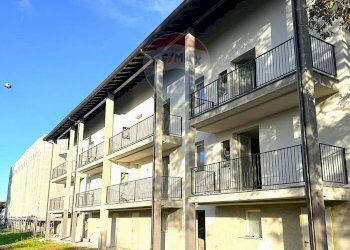 Edificio all\'aperto - Trilocale Via Delle Grazie
 
21, Albuzzano - foto 2