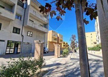 Edificio all\'aperto - Villa Bifamiliare Bussi sul Tirino - foto 4