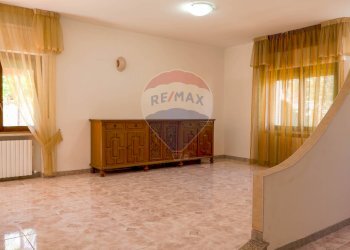 Stanza vuota - Villa Bifamiliare Bussi sul Tirino - foto 15