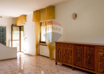 Stanza vuota - Villa Bifamiliare Bussi sul Tirino - foto 1