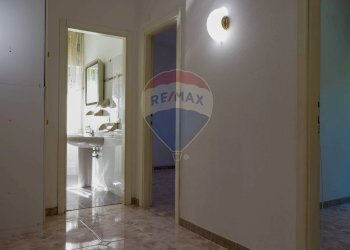 Hall / corridoio - Villa Bifamiliare Bussi sul Tirino - foto 25