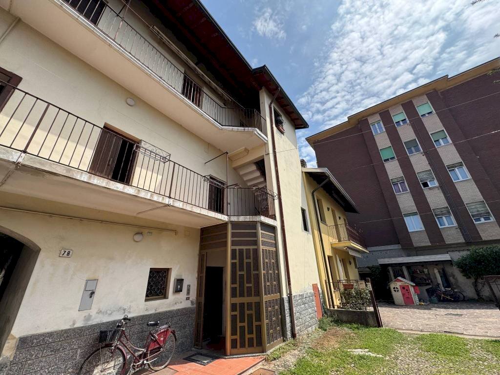 Facciata - Casa indipendente via Milano, 78, Casorate Sempione - foto 2