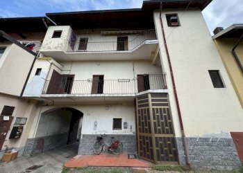 Facciata - Casa indipendente via Milano, 78, Casorate Sempione - foto 1