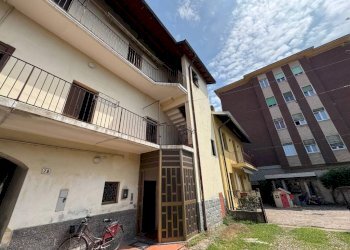 Facciata - Casa indipendente via Milano, 78, Casorate Sempione - foto 2