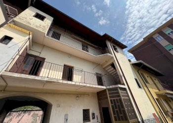 Facciata - Casa indipendente via Milano, 78, Casorate Sempione - foto 3