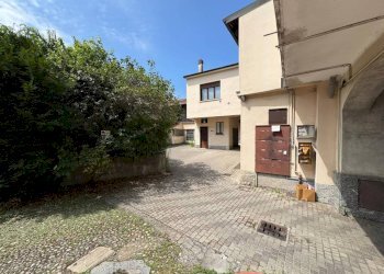 Cortile interno - Casa indipendente via Milano, 78, Casorate Sempione - foto 41