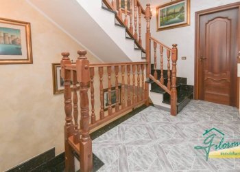 Scala - Villa via Livorno, La Loggia - foto 32