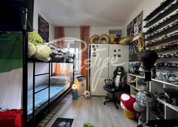 Camera da letto - Trilocale via Dalmazia, La Spezia - foto 9